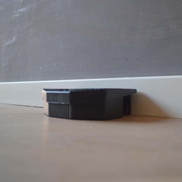 Aegis muizenlokdoosje met sleutel in gebruik